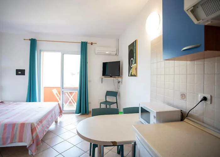 Reale מלון דירות 4*