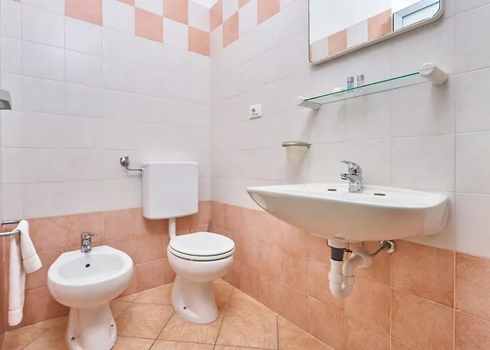 Reale מלון דירות 4*